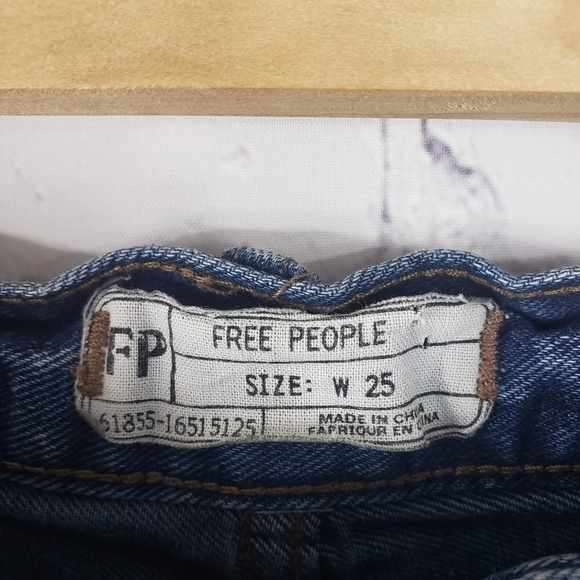 FREE PEOPLE Button Fly Cut Off Denim Shorts Size 25 - Picture 9 of 10